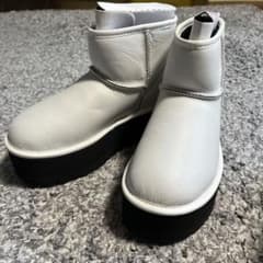 ugg 厚底ムートンブーツ 白 新品未使用 23センチ - メルカリ