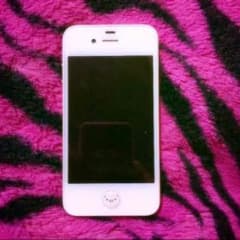 iPhone4 32G 付属品付き✩のサムネイル