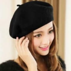 今年トレンドのベレー帽★オシャレの定番シンプルレディースのサムネイル