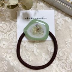 ハンドメイド レジン お花　ヘアゴム　ポニーフック　ブローチ　no.214のサムネイル