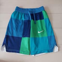 NIKE　ハーフパンツ　リバーシブル　140 150のサムネイル