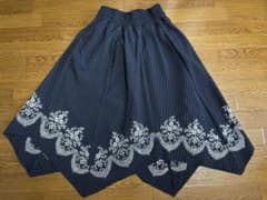 axes 刺繍入りスカートのサムネイル