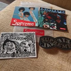 supremeのサムネイル