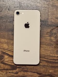 Apple iPhone 8 ゴールド 本体のみのサムネイル