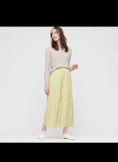 ユニクロ　シフォンプリーツ　スカート パンツのサムネイル