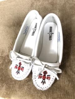 【新品未使用】MINNETONKA ビーズ刺繍モカシン 白　5.5[22.5㎝］