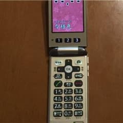 au簡単ケータイ K012 シルバー みみこす様専用のサムネイル
