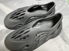 YEEZY FOAM RUNNER  ONYX オニキス ブラックのサムネイル