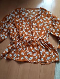 LOWRYSFARM 花柄トップスのサムネイル