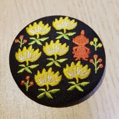 MOOMIN SHOP ミー 刺繍 缶バッジのサムネイル