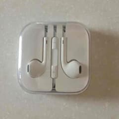 新品 iPhoneイヤフォンのサムネイル