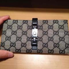 GUCCI財布のサムネイル