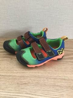 値下げ！ ニューバランス キッズサンダルのサムネイル