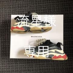 BALENCIAGA トリプルSのサムネイル