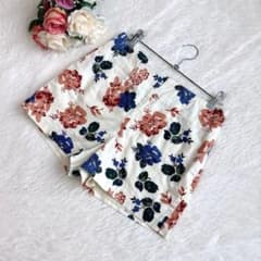 Natural Beauty Basic (S) Floral Print Shorts, White, Botanical All-Over Print