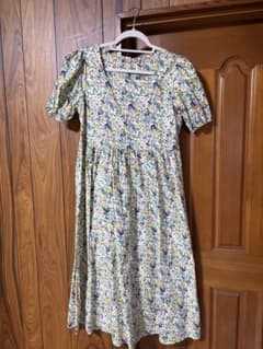 DAZY 花柄 ロングワンピース パフスリーブ フレア M 小花柄のサムネイル
