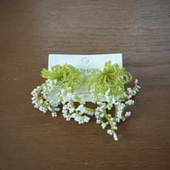 【ハンドメイド】ビーズフラワー ピアス グリーン×ホワイトのサムネイル