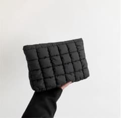 黒 ブラック キルティング クラッチバッグ 大人 軽量 シンプル 高見え 化粧