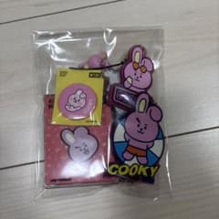 BT21 COOKY キーホルダー 缶バッジ セットのサムネイル
