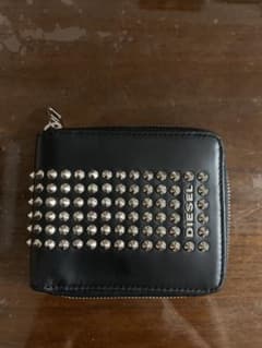 DIESEL 二つ折り財布 スタッズ ブラック DIESEL 二つ折り財布 スタッズ ブラック - メルカリ