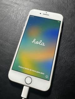 iPhone8 シルバー　64Gのサムネイル