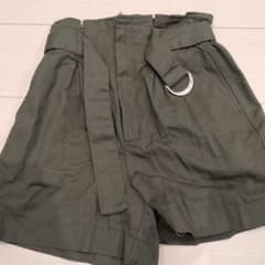 GU カーキ ベルト付きショートパンツ Sのサムネイル