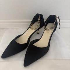 【極美品】24.5cm ポインテッドトゥ パンプス ブラック ビジューストラップのサムネイル
