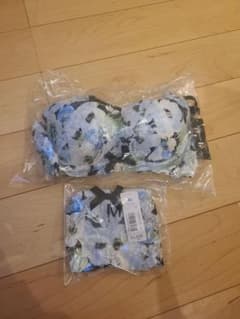 花柄ブラジャーショーツセット Mサイズのサムネイル