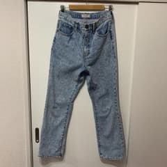 本日限定価格！GUESS ケミカルウォッシュ ストレートデニムのサムネイル