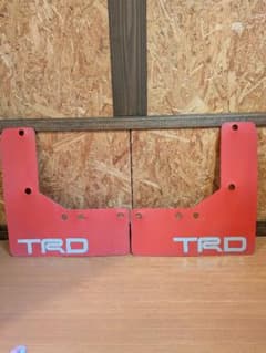 ハイエース　TRD レッドマッドフラップ 4枚セットのサムネイル