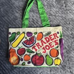 TRADER JOE'S エコバッグ 野菜とフルーツ柄のサムネイル