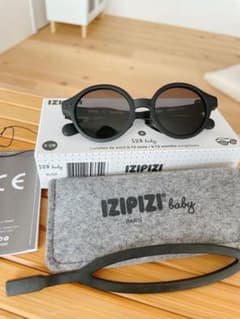 IZIPIZI Baby ブラックサングラス ケース付きのサムネイル