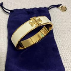 Tory Burch（トリーバーチ）ロゴ柄　ブレスレット　オープンバン Tory Burch（トリーバーチ）ロゴ柄 ブレスレット オープンバン | Mercari