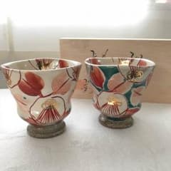 釉彩椿&赤絵椿【新品未使用】九谷焼 虚空蔵窯 湯呑ペコセットのサムネイル