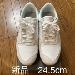 ニューバランススニーカーのサムネイル