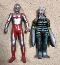 SH241229 ウルトラマン+バルタン星人セット 約35年前の物 - メルカリ