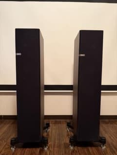 ①KEFQ500 トールボイススピーカー ヨーロピアンウォルナット（※1本売り） ①KEFQ500 トールボイススピーカー ヨーロピアンウォルナット（※1本