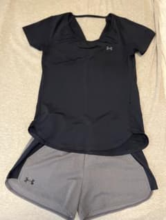 値下げしました！アンダーアーマーTシャツパンツセット　レディースのサムネイル