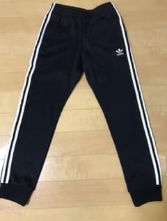 【土曜日迄の値下げです】8200→6000 adidas トラックパンツのサムネイル