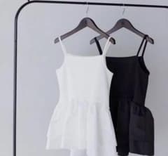 pois volume peplum cami ブラック - メルカリ
