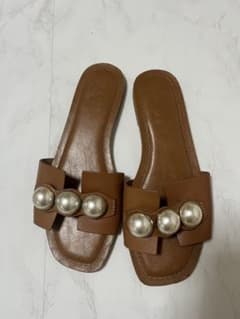 ZARA パール装飾 フラットサンダル ブラウンのサムネイル