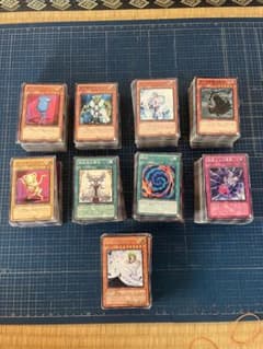 約900枚　遊戯王OCG 大量まとめ売り カードセットのサムネイル