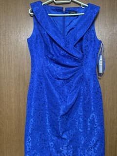 【値下げ】TAHARI ロイヤルブルーノースリーブひざ丈Vネックワンピースのサムネイル