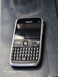 Nokia E72 本体のサムネイル