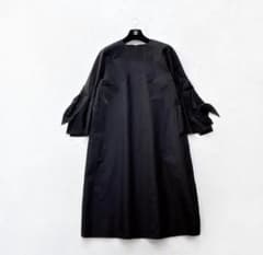 【ADORE】定価10万　ブラックレーベル　ピュアシルクワンピース　黒　36 ADORE】定価10万 ブラックレーベル ピュアシルクワンピース 黒 36