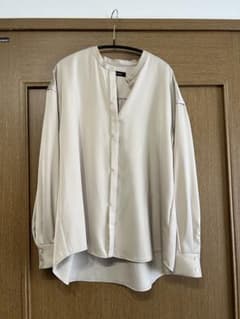 anuans ノーカラーサテンシャツのサムネイル