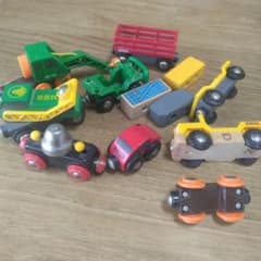 BRIO 木製レールセット 車両 貨車 まとめ売りのサムネイル