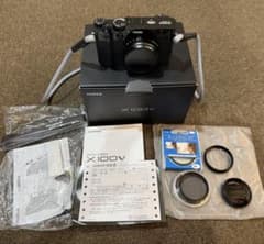 FUJIFILM X100V ブラック デジタルカメラ（オプション品4点付き）のサムネイル