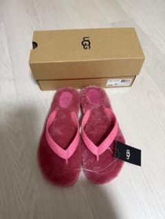UGG W FLUFFIE サンダル ピンク 24cmのサムネイル