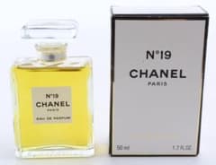 CHANEL シャネル N°19 ナンバーナインティーン パルファム 50ml - メルカリ